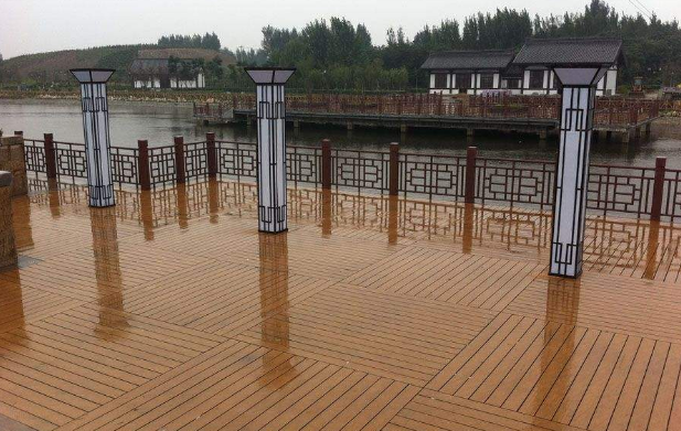 塑木地板成為城鎮(zhèn)靚麗景觀 塑木地板成為城鎮(zhèn)靚麗景觀