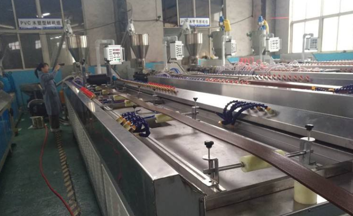 塑木的生產流程與色差問題 塑木的生產流程與色差問題